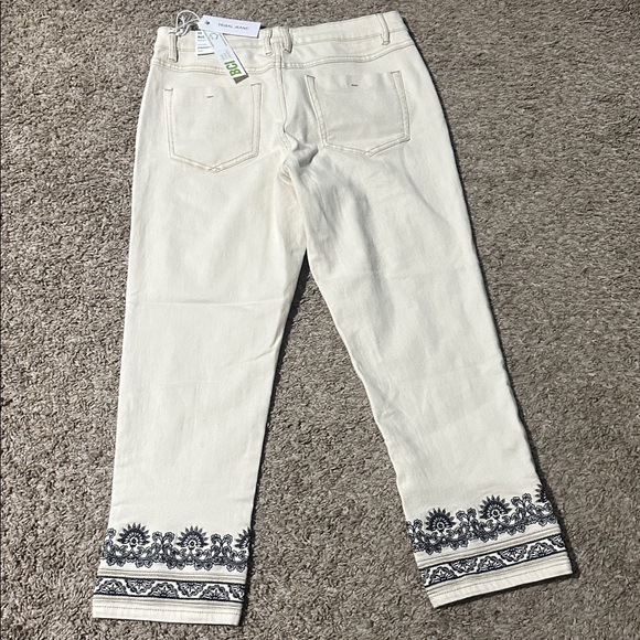 NWT Tribal Audrey Cream Cropped Embroidered Jeans Size 10 - Picture 9 of 9